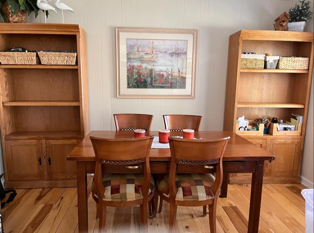 South Haven, Michigan 49090, United States, 2 Bedrooms Bedrooms, ,1 BathroomBathrooms,Residential,Pending,144900