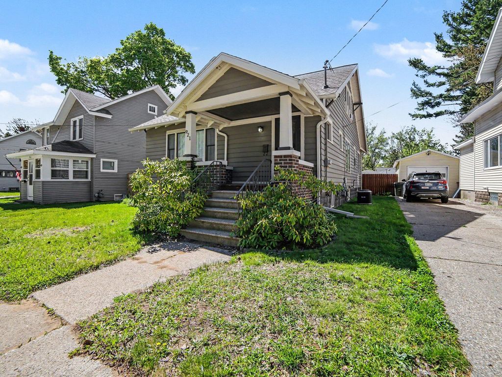Photo of 921 Ireland Avenue, Muskegon, MI 49441 (MLS # 26022818)