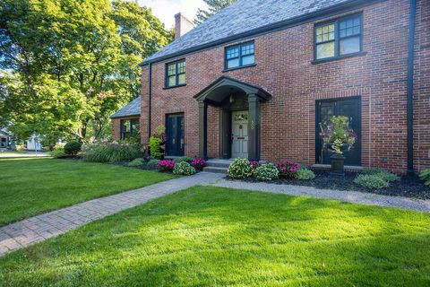 Photo of 500 Rosewood Avenue SE, East Grand Rapids, MI 49506 (MLS # 26015713)