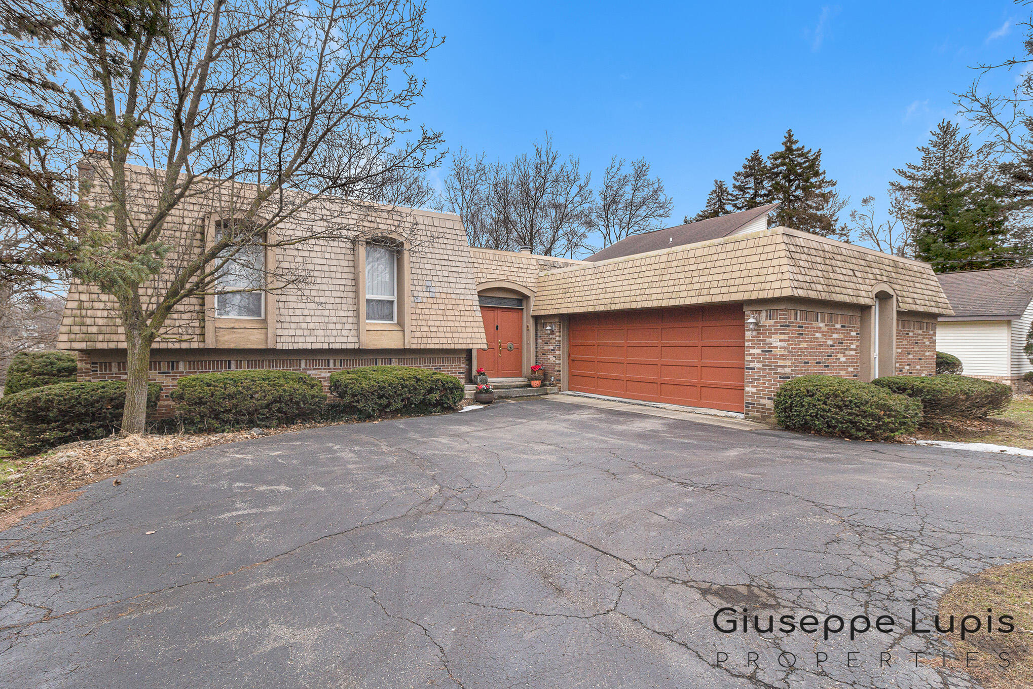 Photo 1 of 30 of 2635 Middlebelt Road house