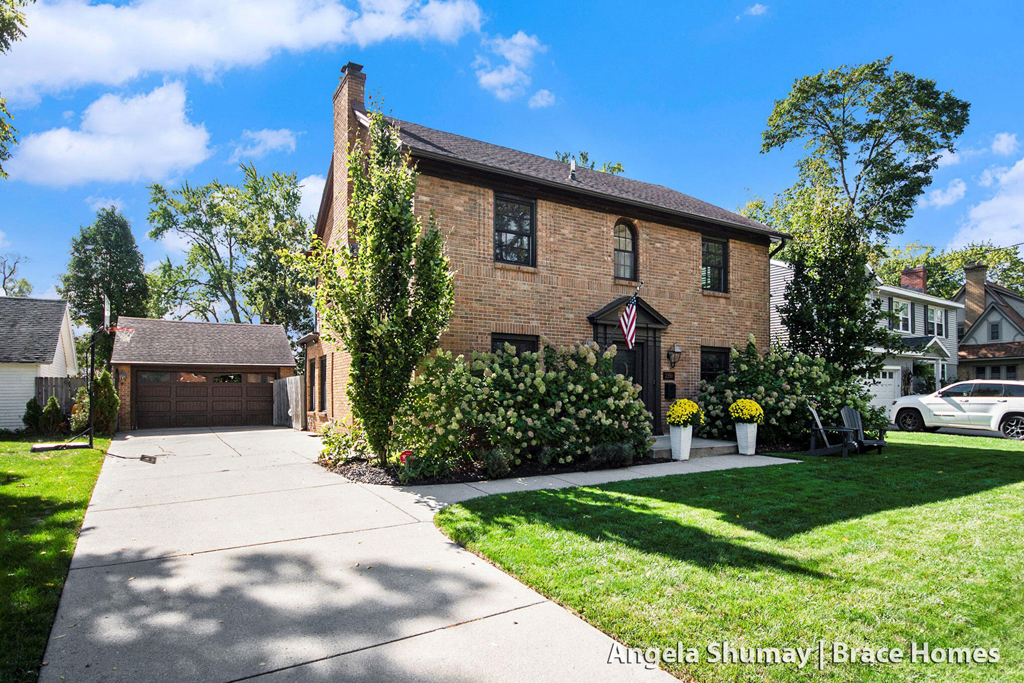 Grand Rapids, Michigan 49506, United States, 4 Bedrooms Bedrooms, ,3 BathroomsBathrooms,Residential,Active,221814