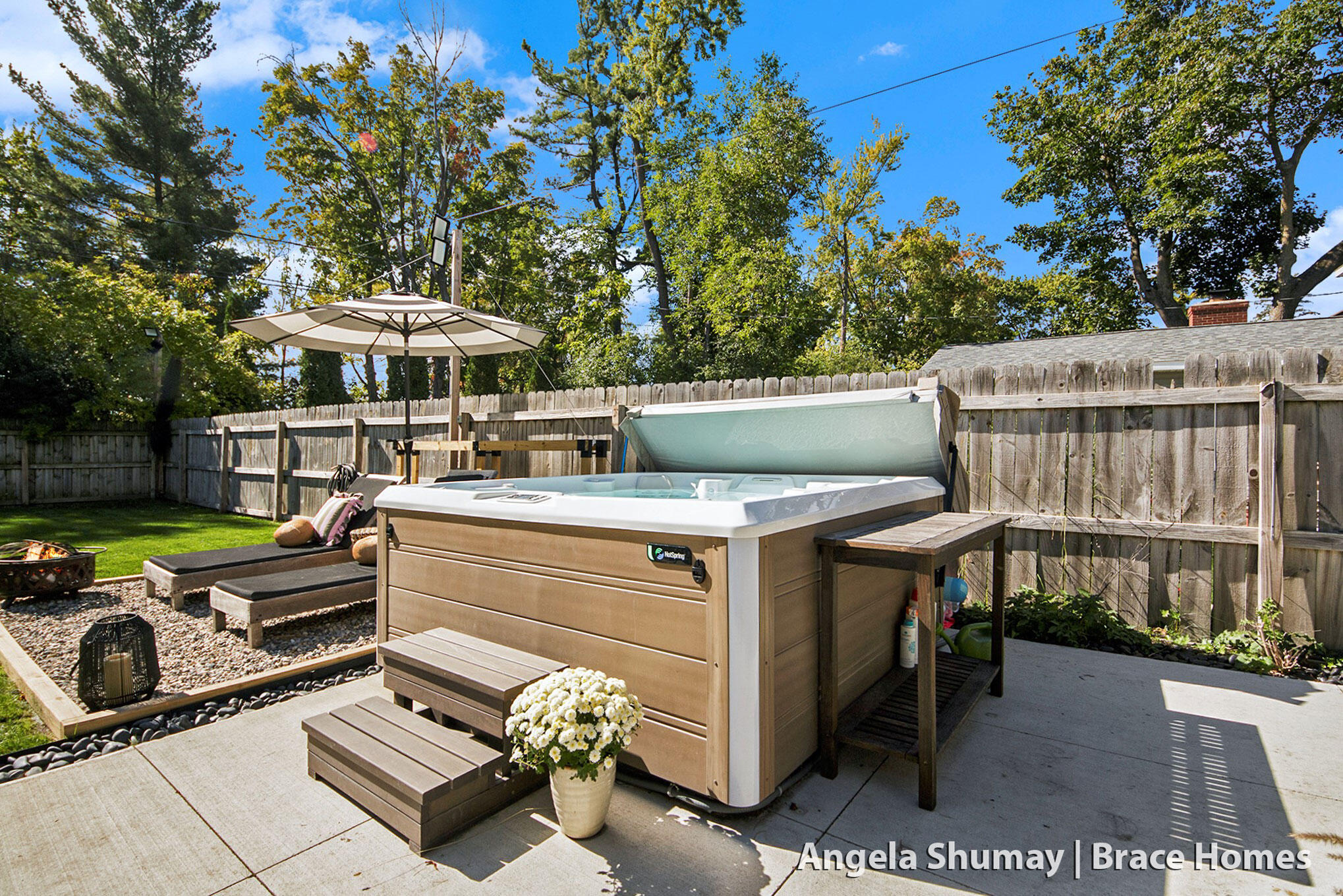 Grand Rapids, Michigan 49506, United States, 4 Bedrooms Bedrooms, ,3 BathroomsBathrooms,Residential,Active,221814