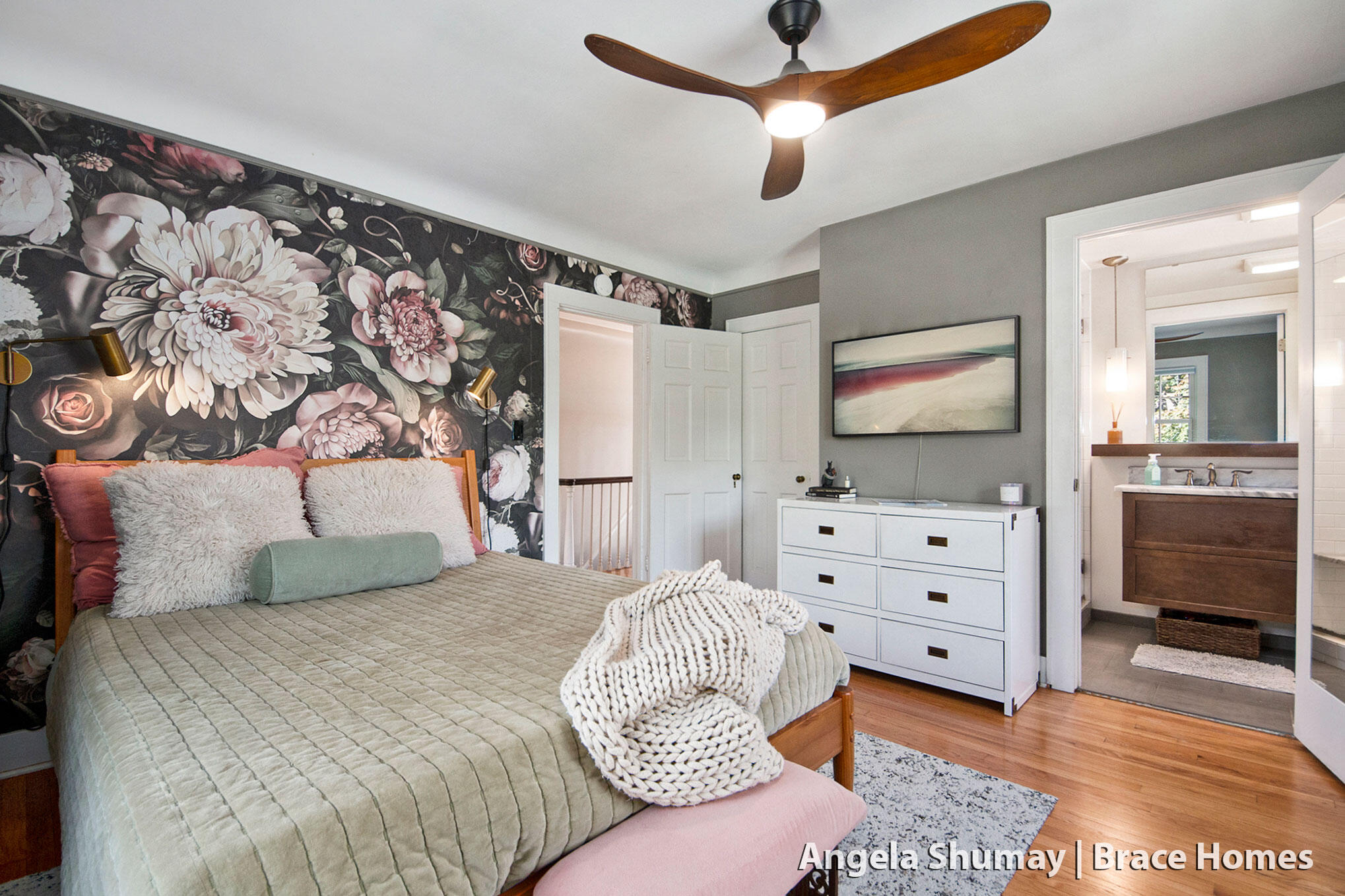 Grand Rapids, Michigan 49506, United States, 4 Bedrooms Bedrooms, ,3 BathroomsBathrooms,Residential,Active,221814