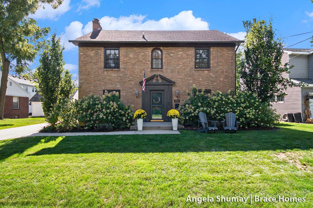 Photo of 2350 Englewood Drive SE, East Grand Rapids, MI 49506 (MLS # 25050865)