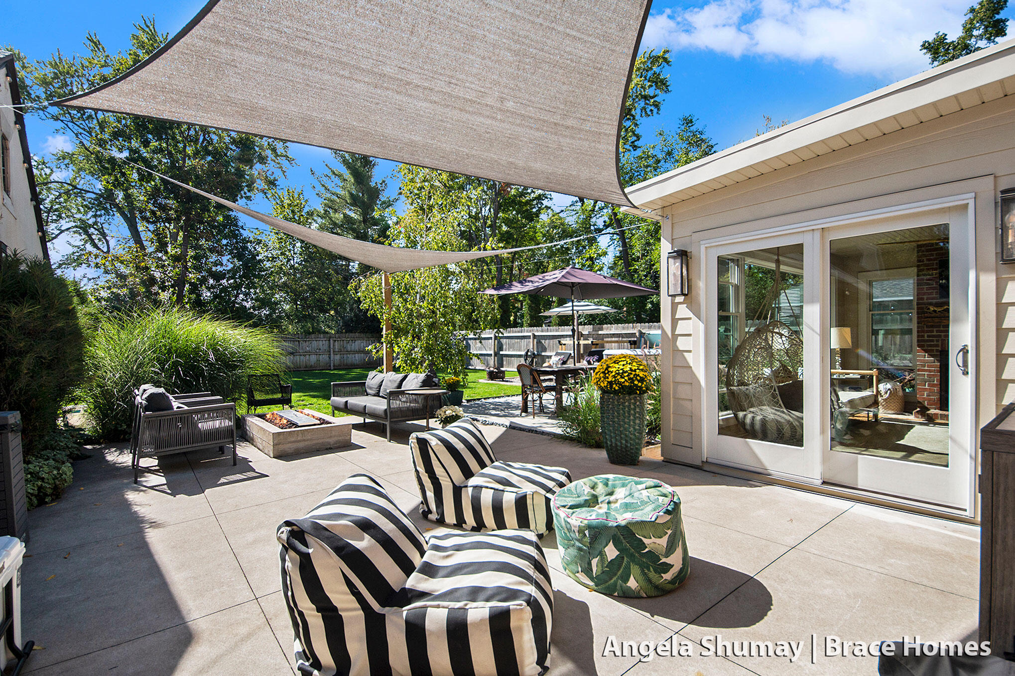 Grand Rapids, Michigan 49506, United States, 4 Bedrooms Bedrooms, ,3 BathroomsBathrooms,Residential,Active,221814