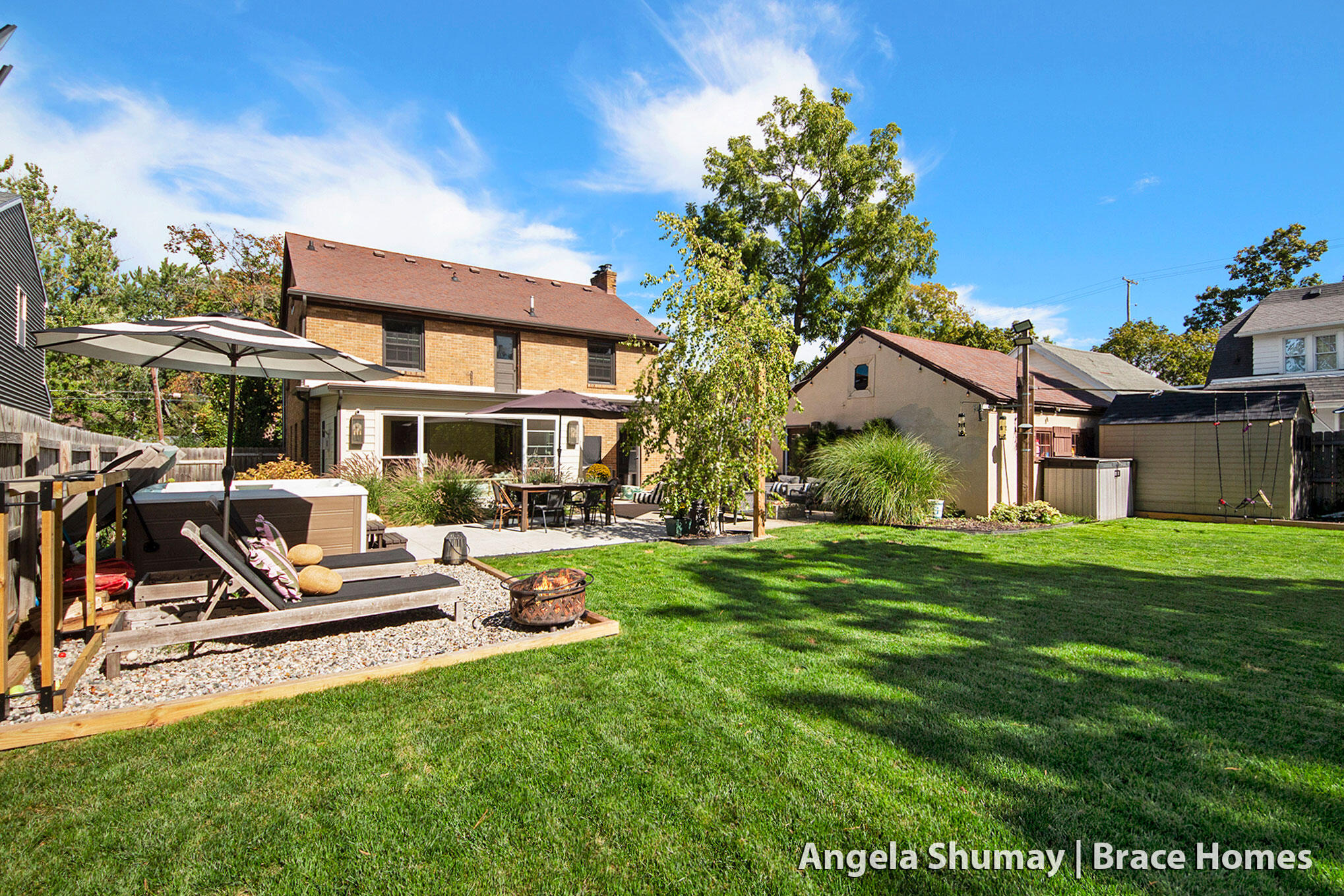 Grand Rapids, Michigan 49506, United States, 4 Bedrooms Bedrooms, ,3 BathroomsBathrooms,Residential,Active,221814