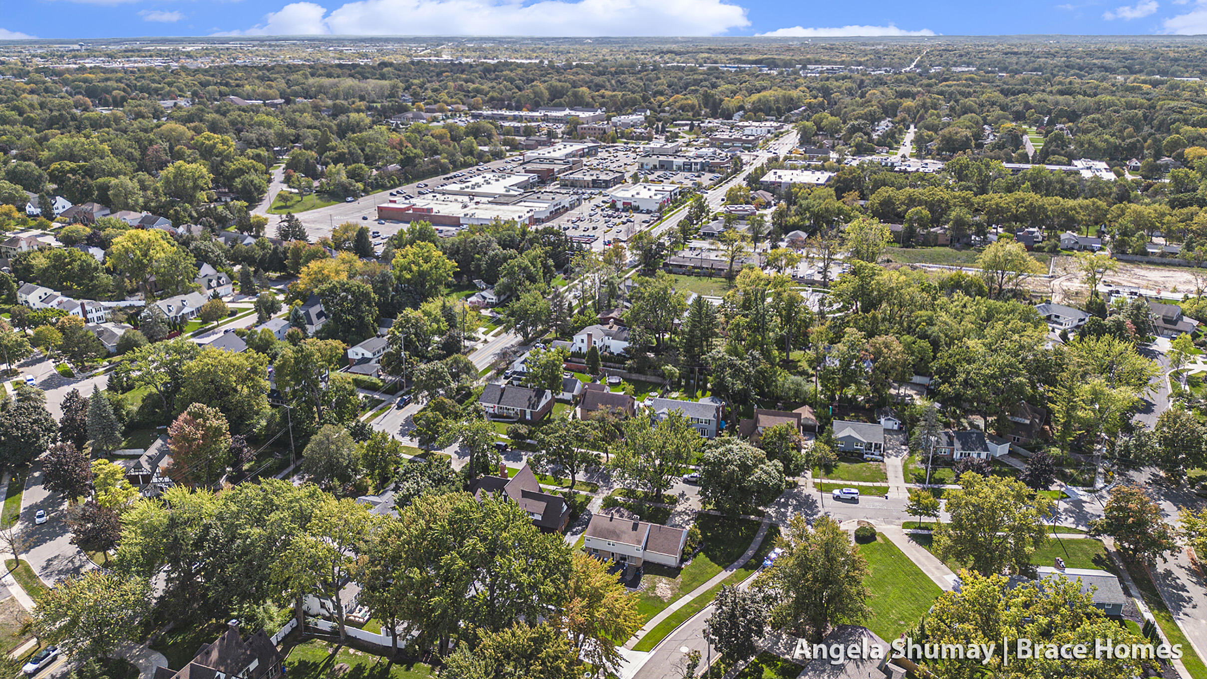 Grand Rapids, Michigan 49506, United States, 4 Bedrooms Bedrooms, ,3 BathroomsBathrooms,Residential,Active,221814