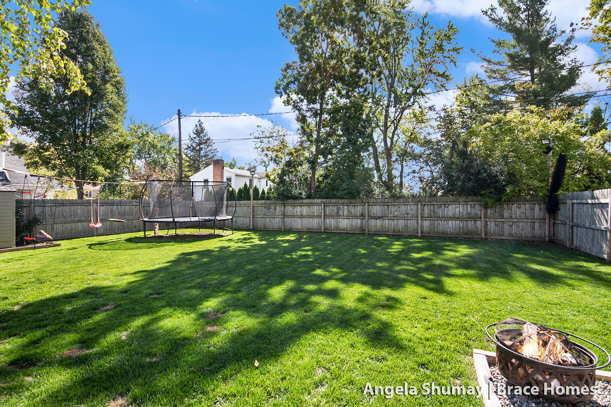 Grand Rapids, Michigan 49506, United States, 4 Bedrooms Bedrooms, ,3 BathroomsBathrooms,Residential,Active,221814