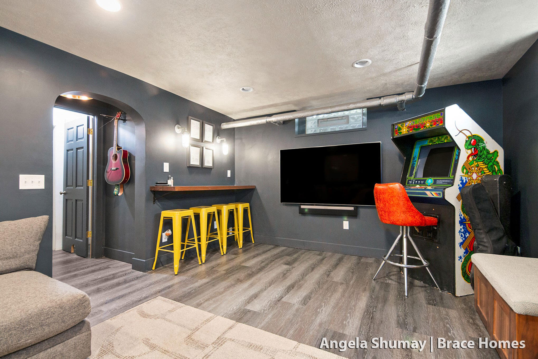 Grand Rapids, Michigan 49506, United States, 4 Bedrooms Bedrooms, ,3 BathroomsBathrooms,Residential,Active,221814