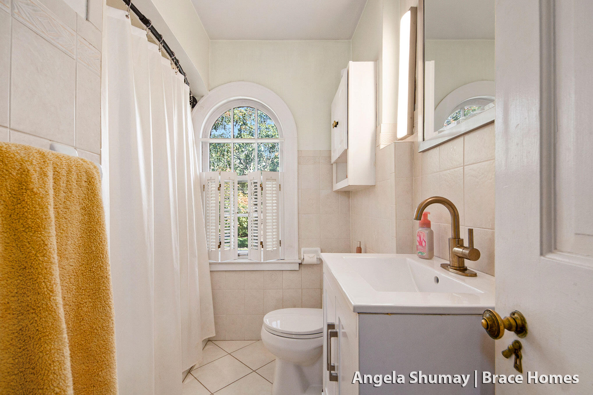 Grand Rapids, Michigan 49506, United States, 4 Bedrooms Bedrooms, ,3 BathroomsBathrooms,Residential,Active,221814