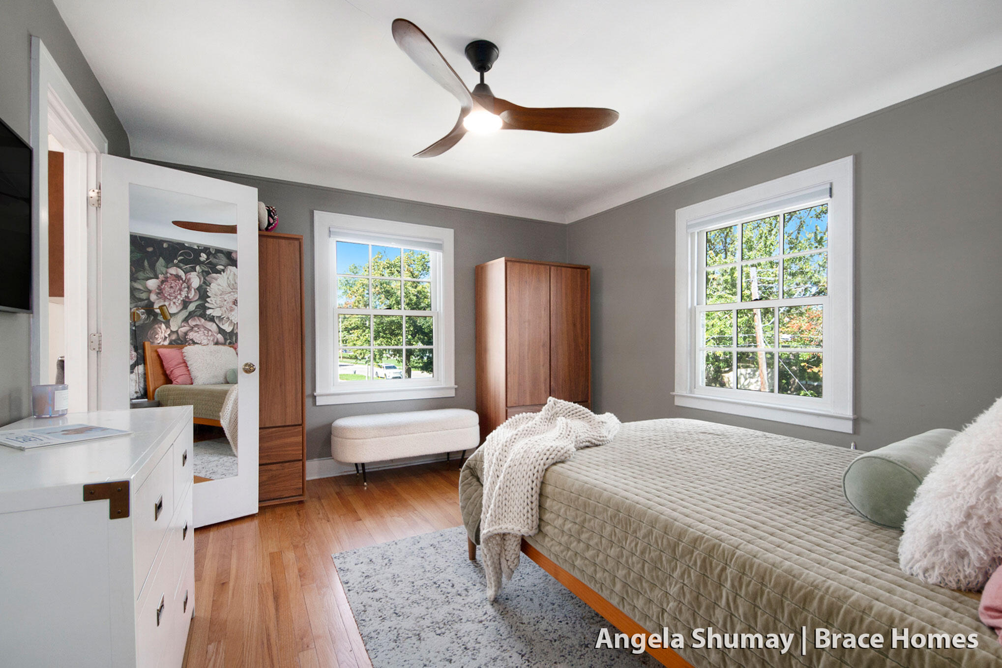 Grand Rapids, Michigan 49506, United States, 4 Bedrooms Bedrooms, ,3 BathroomsBathrooms,Residential,Active,221814