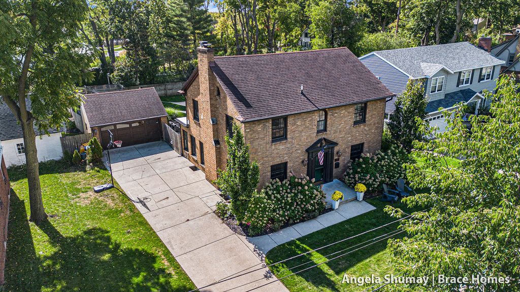 Photo of 2350 Englewood Drive SE, East Grand Rapids, MI 49506 (MLS # 25050865)