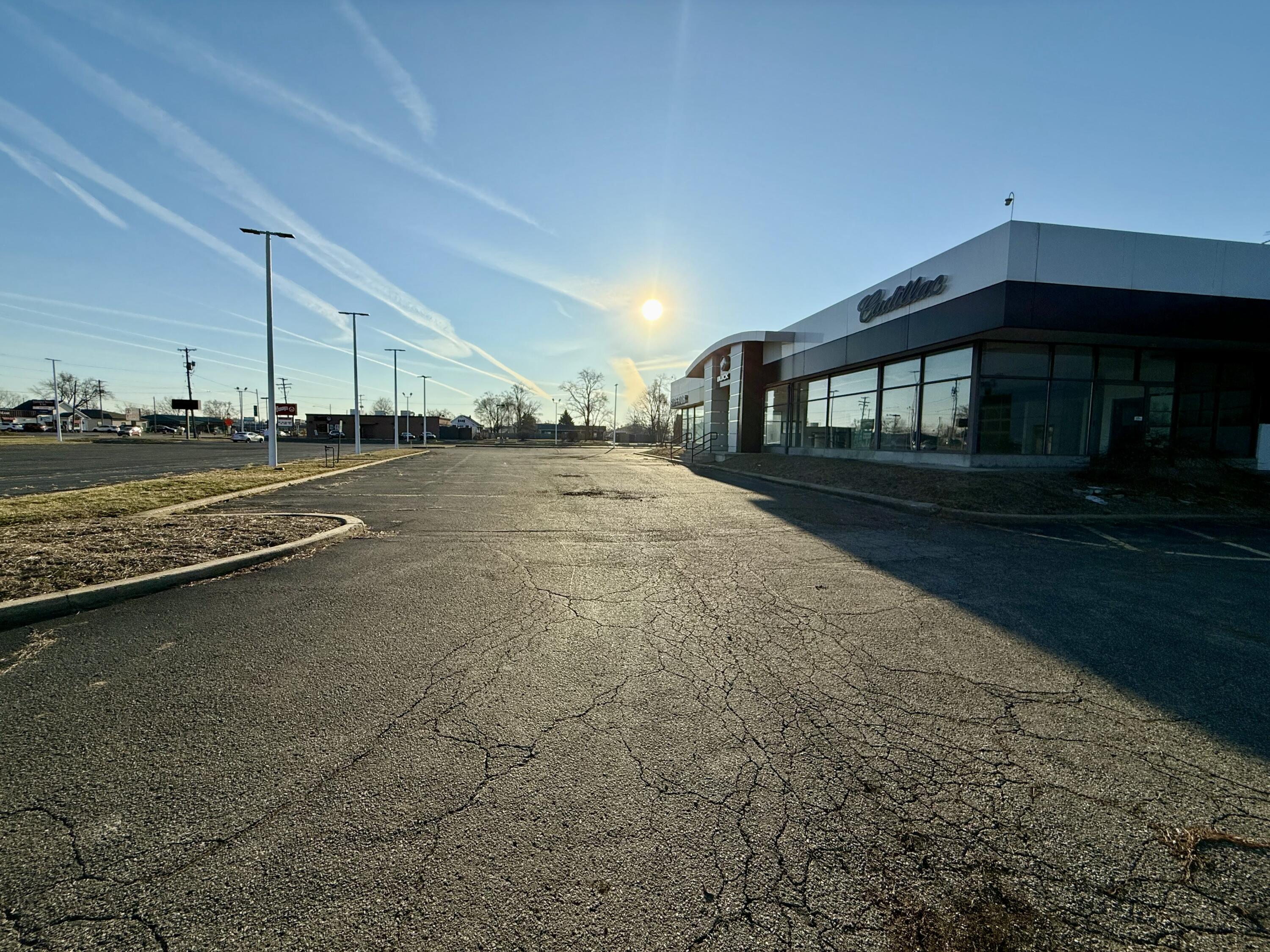 995 W Columbia Avenue