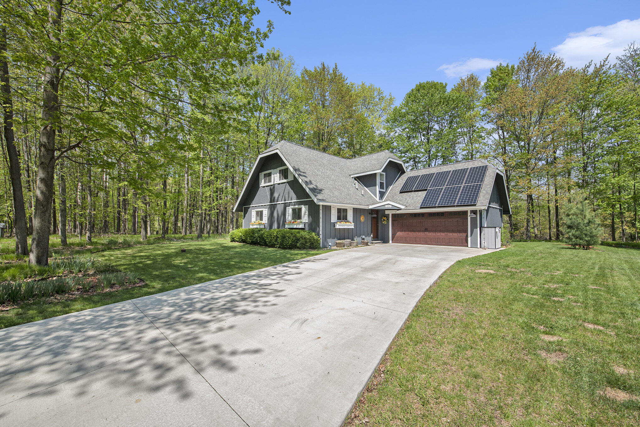 9787 Center Lane