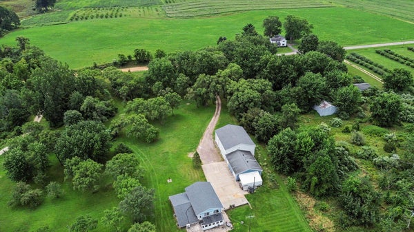 6793 CARMODY RD, COLOMA, MI 49038 - Image fe4debf5133335e76b9b8a208defe090/246103560