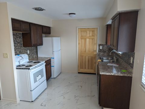 Photo of 25337 S Montmartre Court #2, Oak Park, MI 48237 (MLS # 26016331)