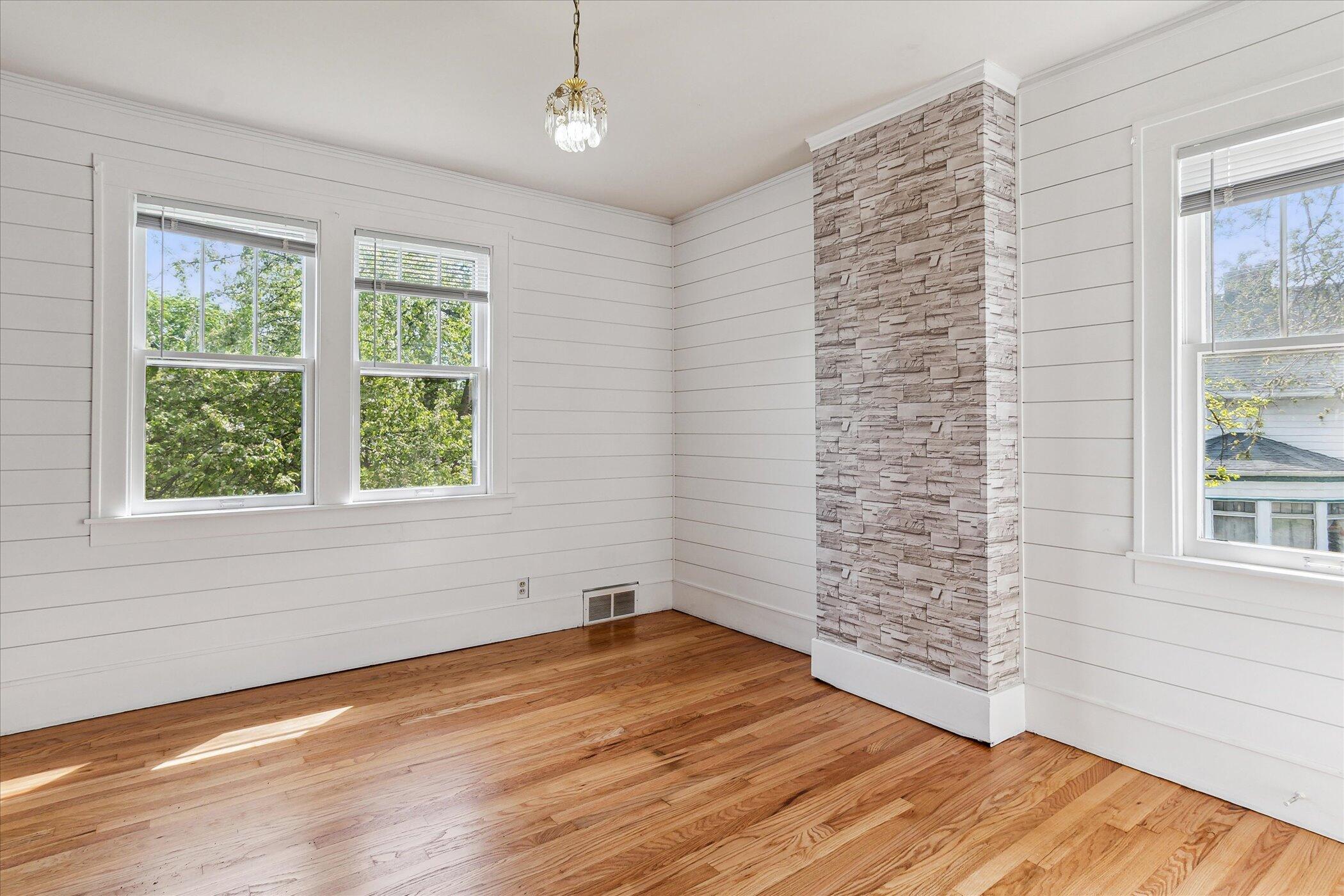 Wyandotte, Michigan 48192, United States, 3 Bedrooms Bedrooms, ,2 BathroomsBathrooms,Residential,Contingent,126211