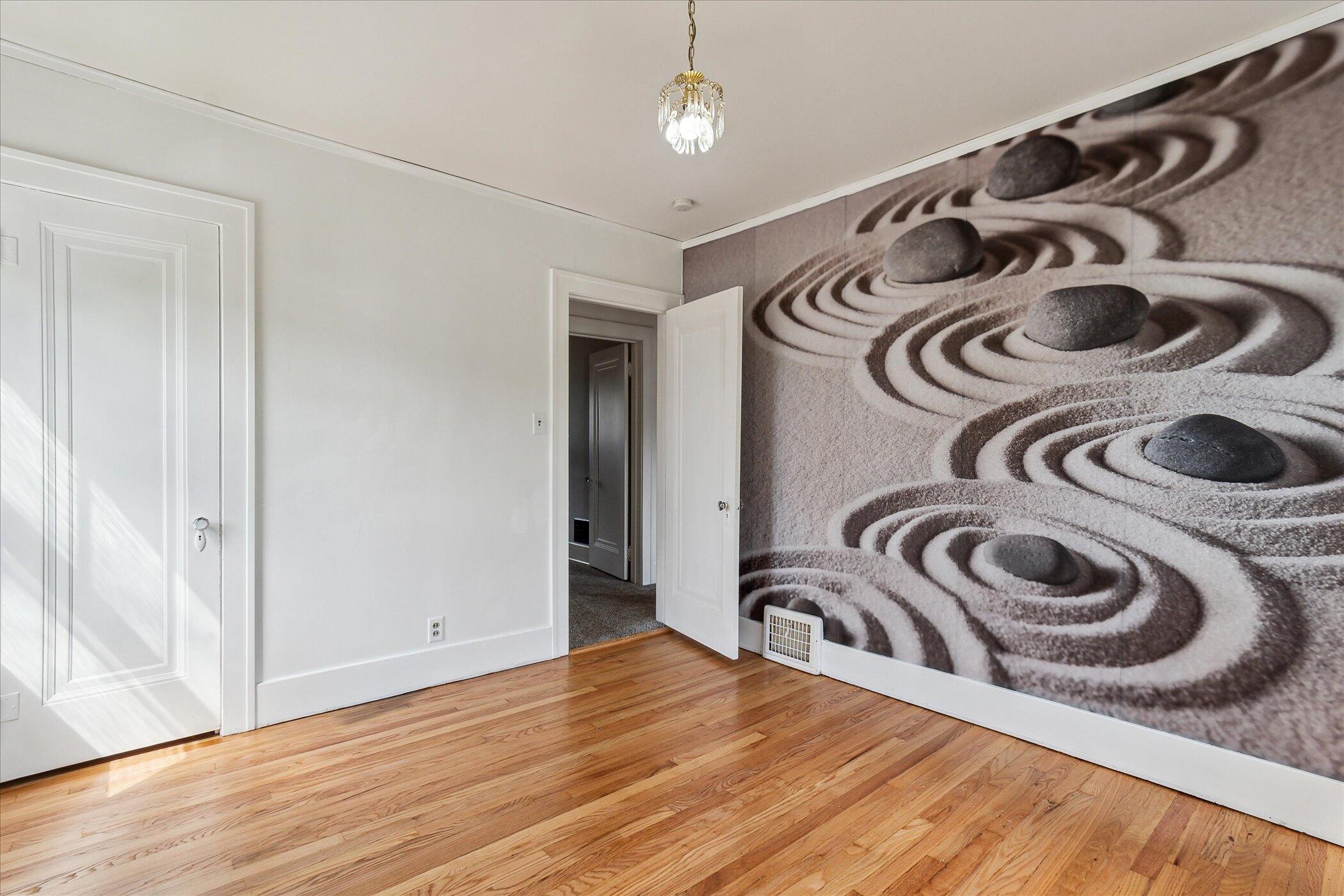 Wyandotte, Michigan 48192, United States, 3 Bedrooms Bedrooms, ,2 BathroomsBathrooms,Residential,Contingent,126211