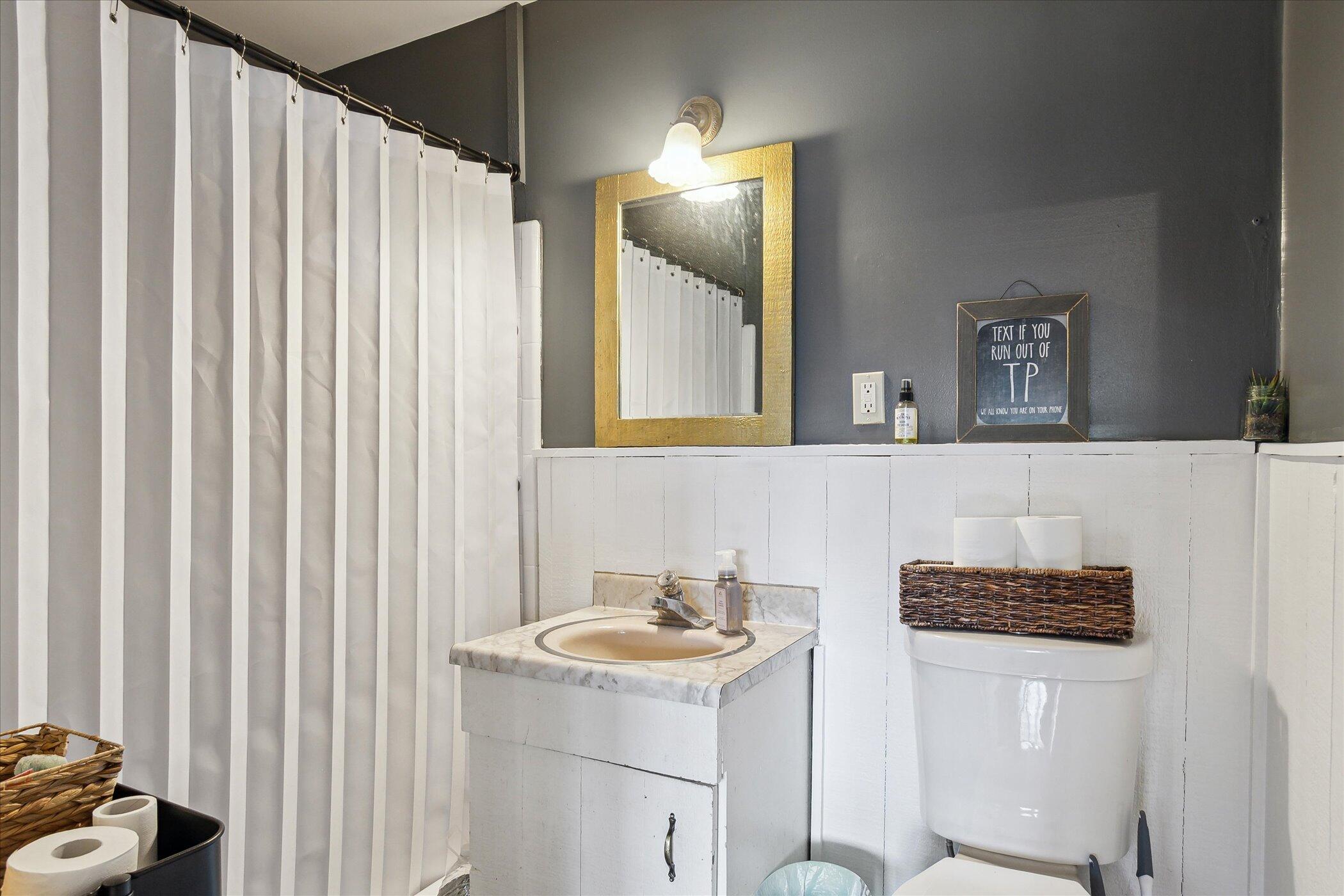 Wyandotte, Michigan 48192, United States, 3 Bedrooms Bedrooms, ,2 BathroomsBathrooms,Residential,Contingent,126211