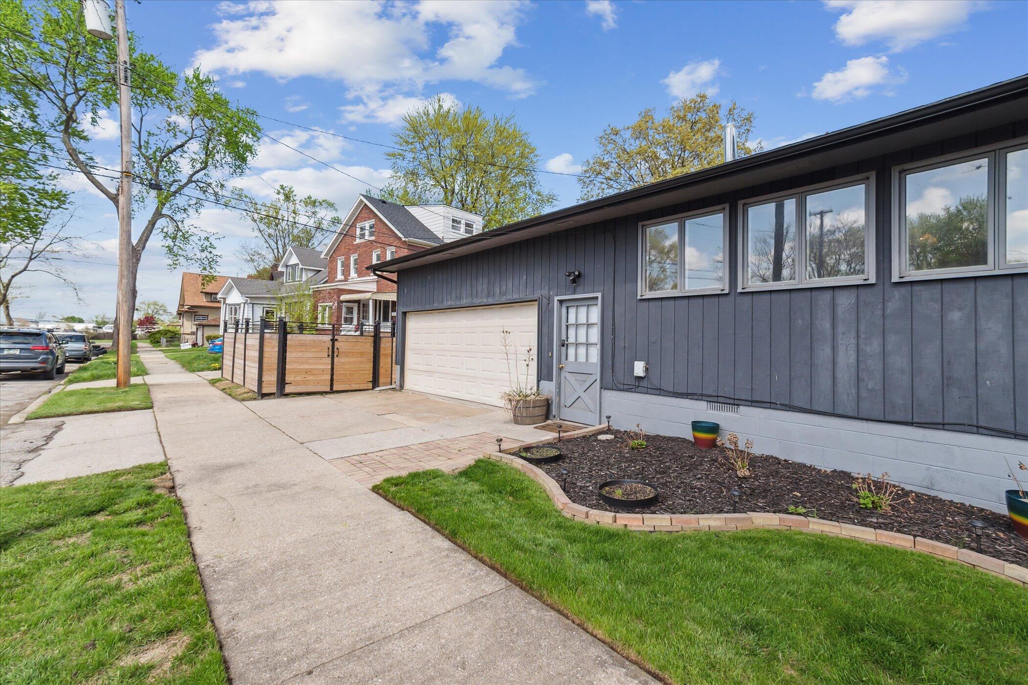 Wyandotte, Michigan 48192, United States, 3 Bedrooms Bedrooms, ,2 BathroomsBathrooms,Residential,Contingent,126211