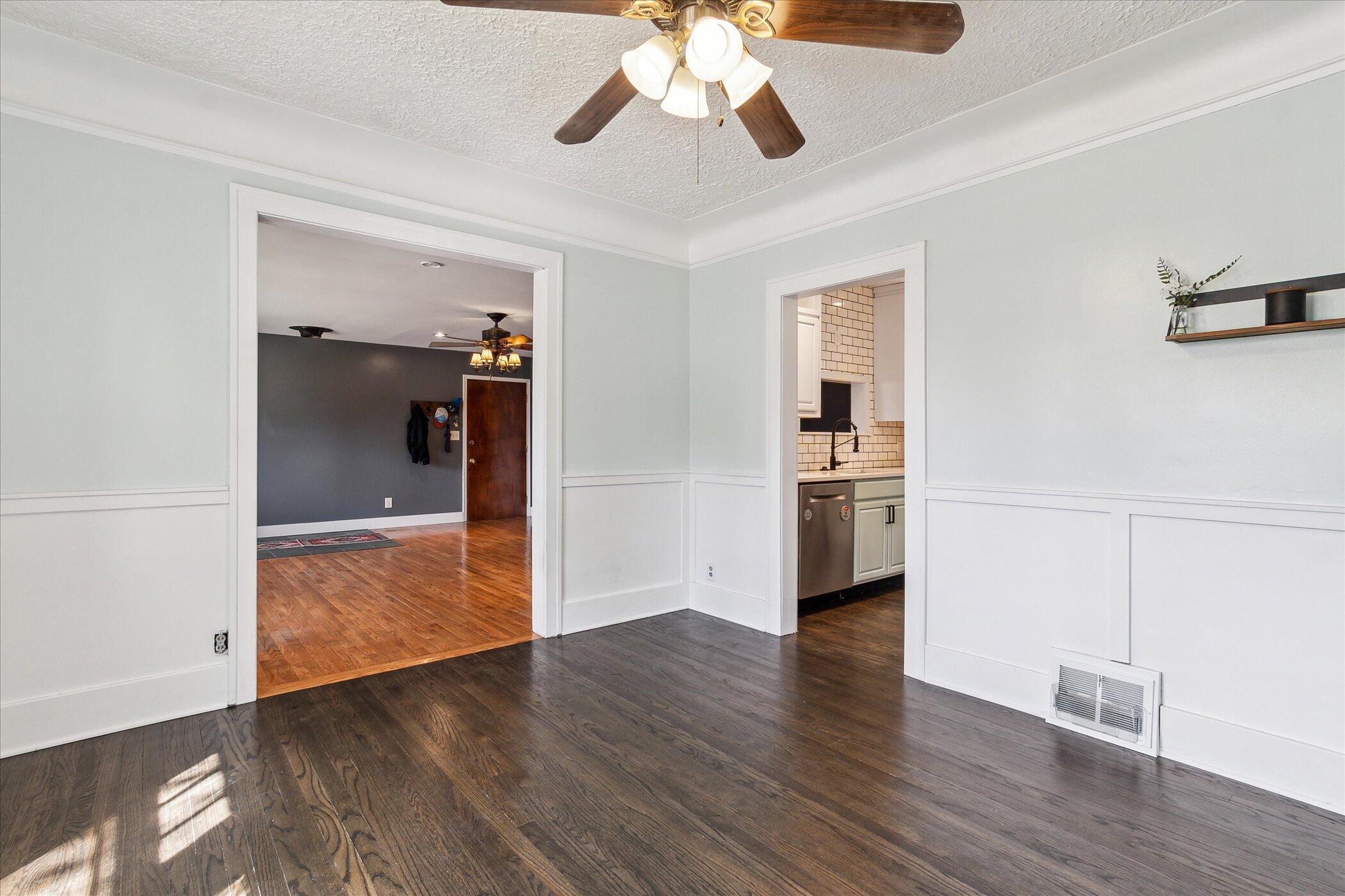 Wyandotte, Michigan 48192, United States, 3 Bedrooms Bedrooms, ,2 BathroomsBathrooms,Residential,Contingent,126211