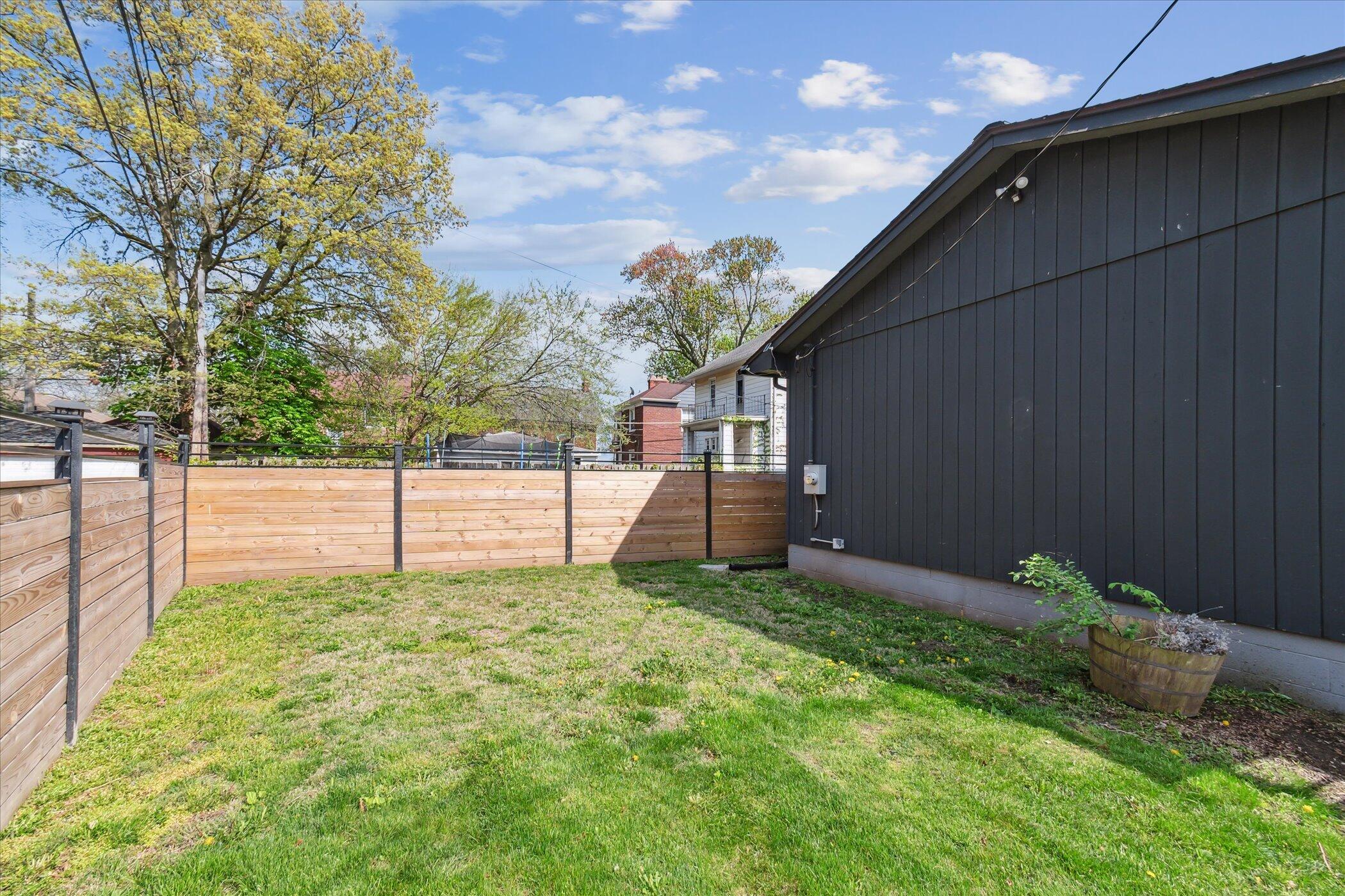 Wyandotte, Michigan 48192, United States, 3 Bedrooms Bedrooms, ,2 BathroomsBathrooms,Residential,Contingent,126211