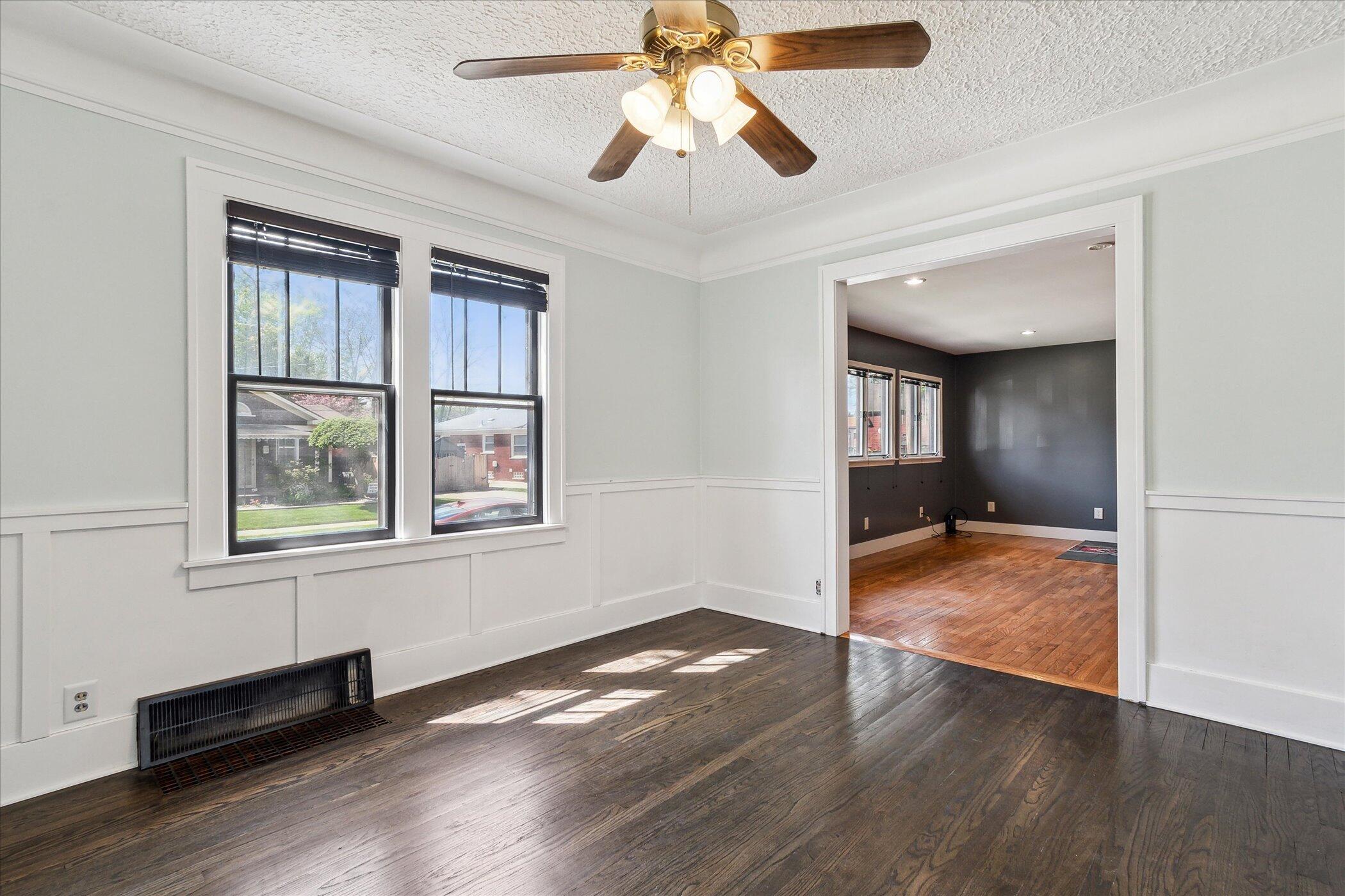 Wyandotte, Michigan 48192, United States, 3 Bedrooms Bedrooms, ,2 BathroomsBathrooms,Residential,Contingent,126211