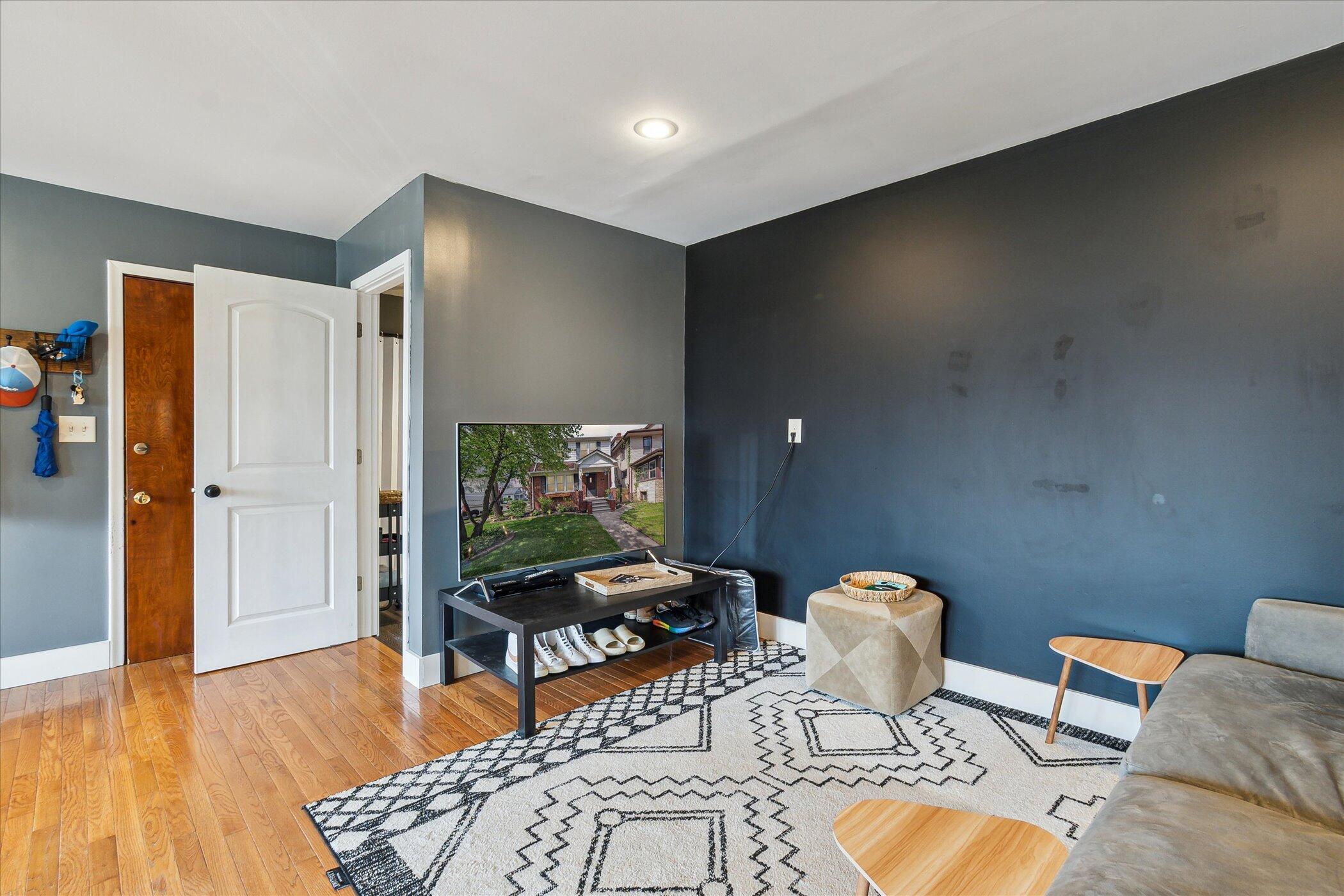 Wyandotte, Michigan 48192, United States, 3 Bedrooms Bedrooms, ,2 BathroomsBathrooms,Residential,Contingent,126211