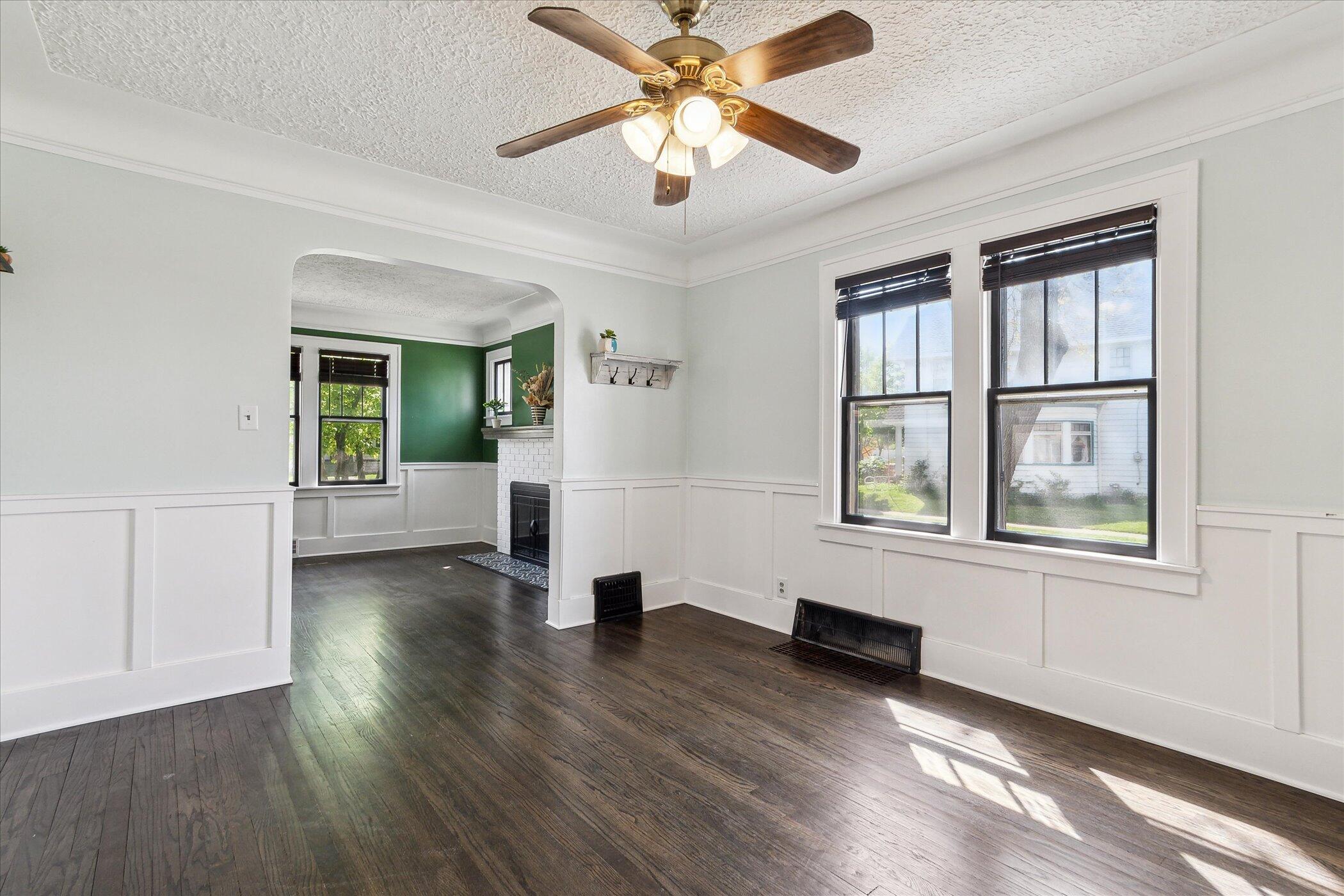 Wyandotte, Michigan 48192, United States, 3 Bedrooms Bedrooms, ,2 BathroomsBathrooms,Residential,Contingent,126211