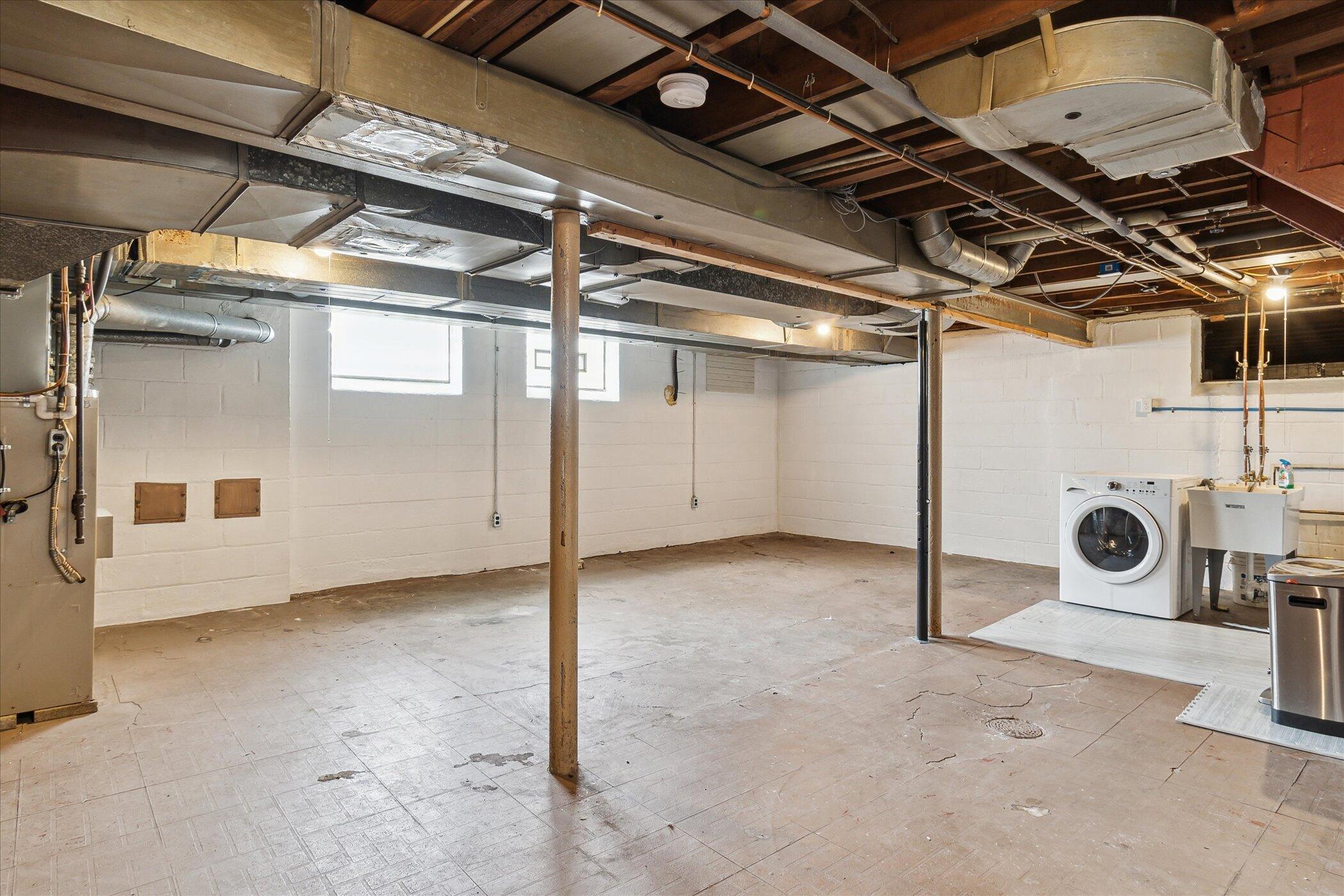 Wyandotte, Michigan 48192, United States, 3 Bedrooms Bedrooms, ,2 BathroomsBathrooms,Residential,Contingent,126211