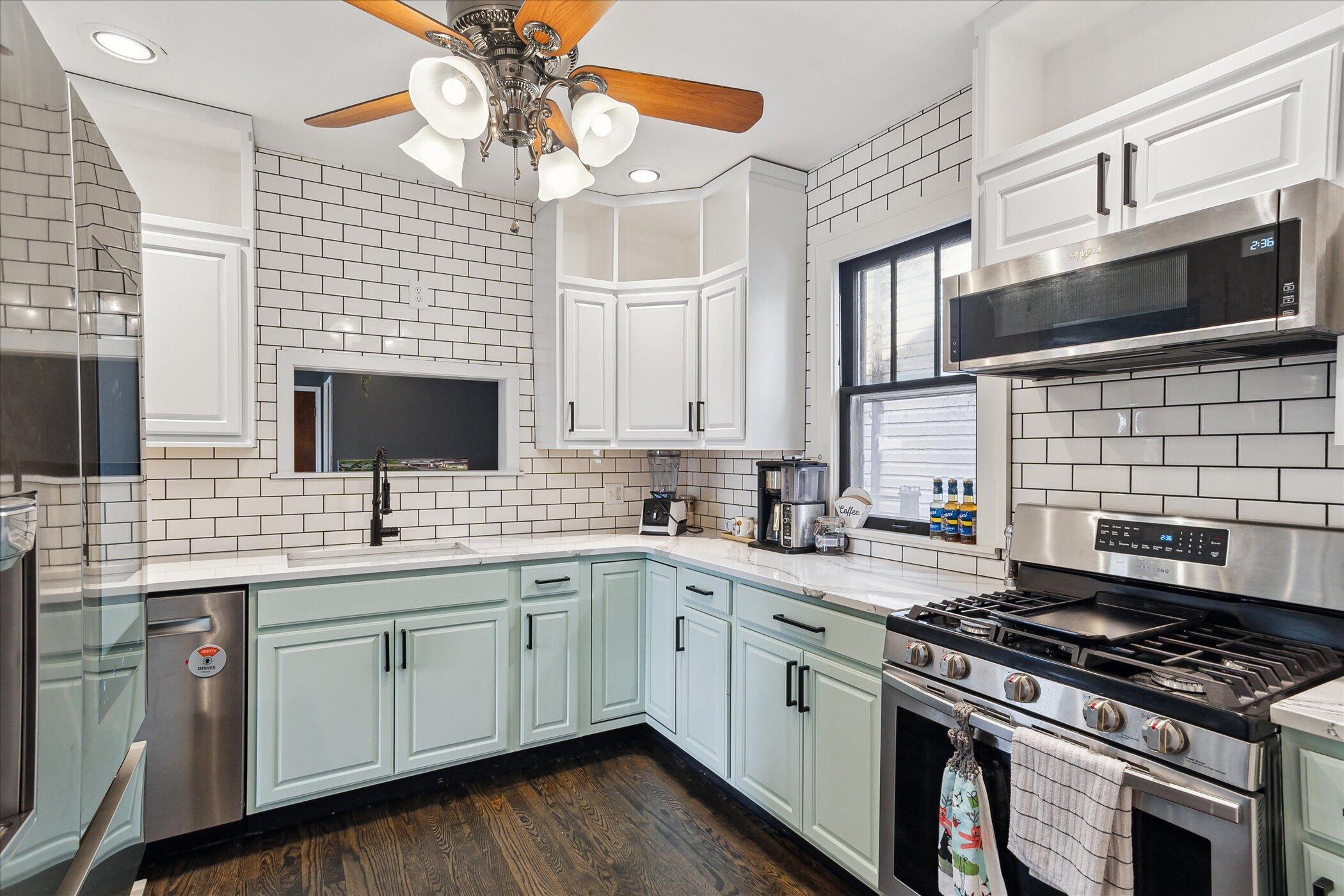 Wyandotte, Michigan 48192, United States, 3 Bedrooms Bedrooms, ,2 BathroomsBathrooms,Residential,Contingent,126211