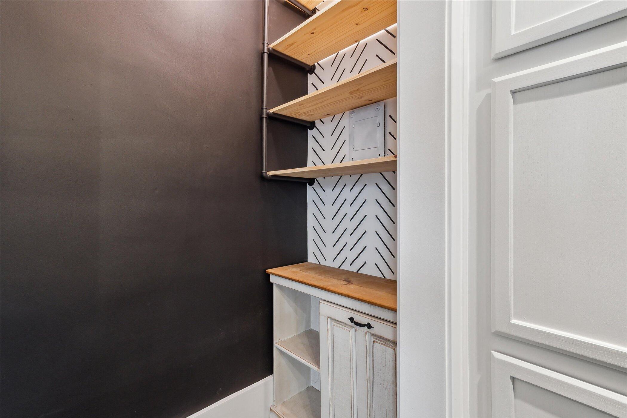 Wyandotte, Michigan 48192, United States, 3 Bedrooms Bedrooms, ,2 BathroomsBathrooms,Residential,Contingent,126211