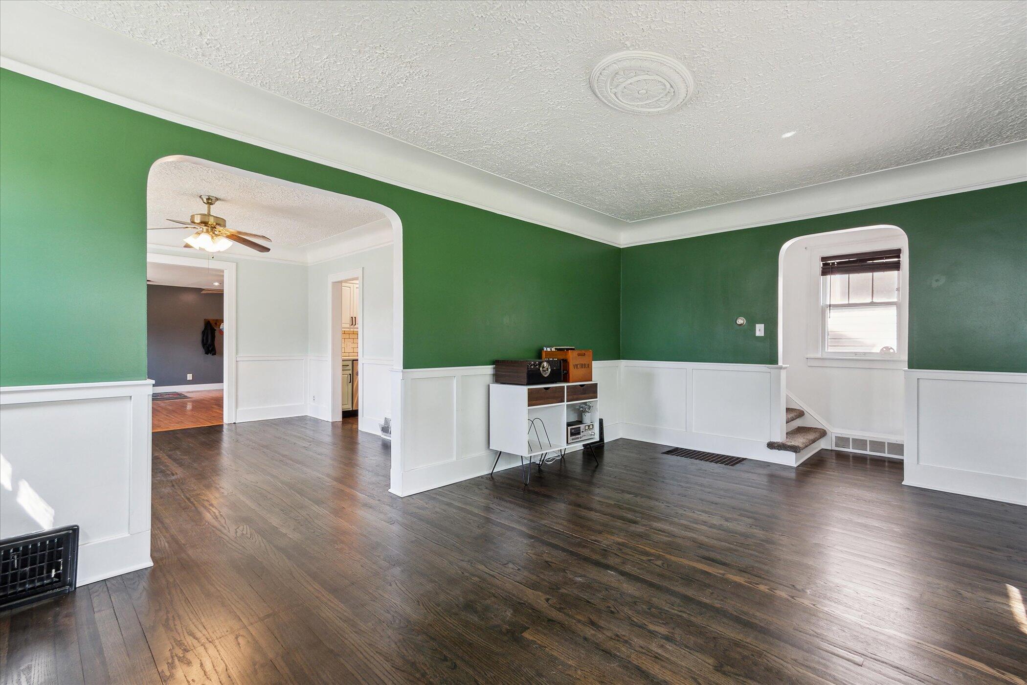 Wyandotte, Michigan 48192, United States, 3 Bedrooms Bedrooms, ,2 BathroomsBathrooms,Residential,Contingent,126211