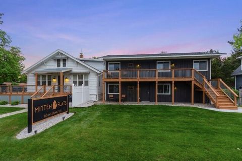 Photo of 710 W LUDINGTON Avenue, Ludington, MI 49431 (MLS # 25038475)