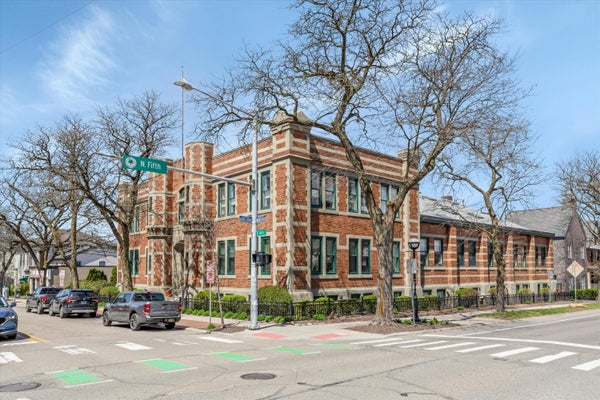 223 E ANN ST APT 1, ANN ARBOR, MI 48104 - Image fec1cfcbba737b38e4c97ba5311bc0ea/2402057813