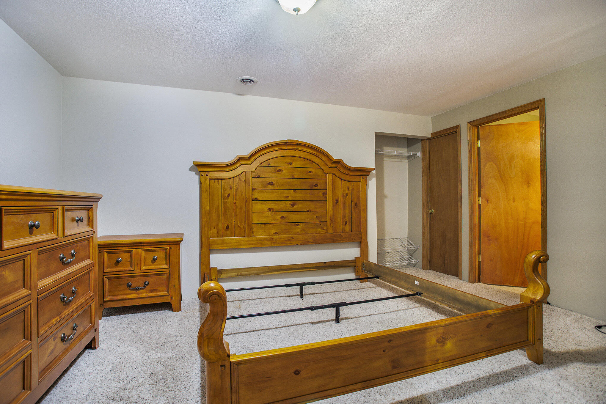 Battle Creek, Michigan 49014, United States, 5 Bedrooms Bedrooms, ,3 BathroomsBathrooms,Residential,Pending,216261