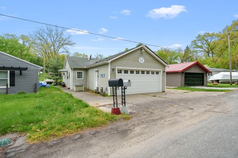 50761 W Bay Road Dowagiac MI 49047