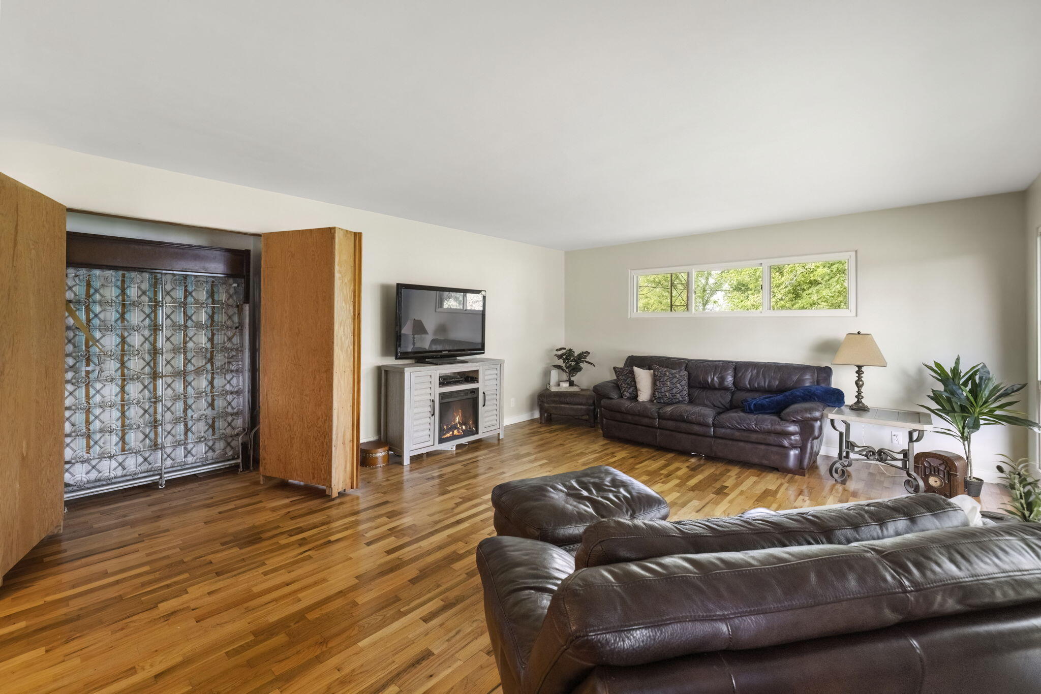 2190 W Glendora Road