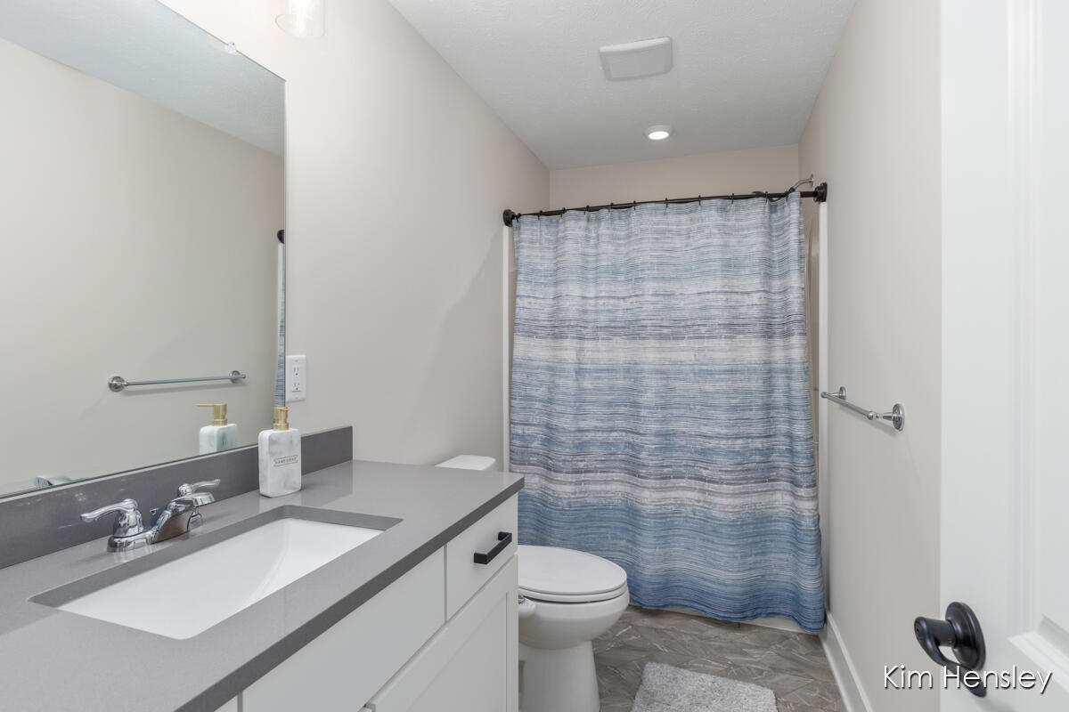 Rockford, Michigan, 49341, United States, 5 Bedrooms Bedrooms, ,4 BathroomsBathrooms,Residential,Active,2041425