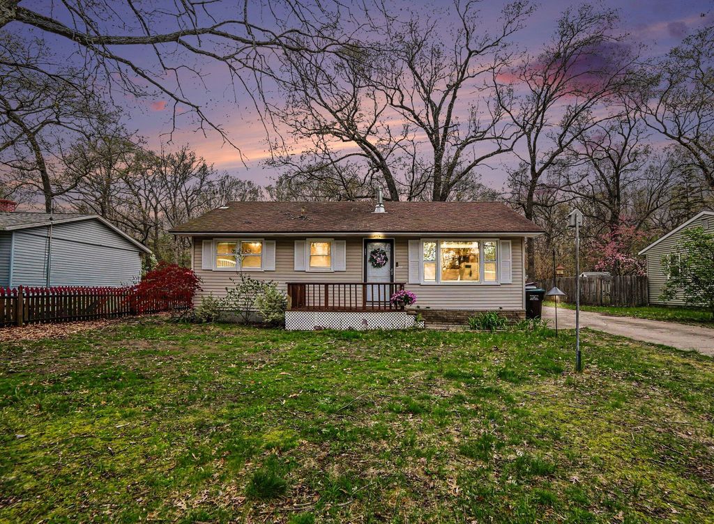 Photo of 2492 Wesley Avenue, Muskegon, MI 49442 (MLS # 26019514)