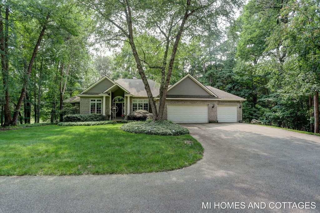 Photo of 6393 Hidden Ponds Drive, Holland, MI 49423 (MLS # 25048075)