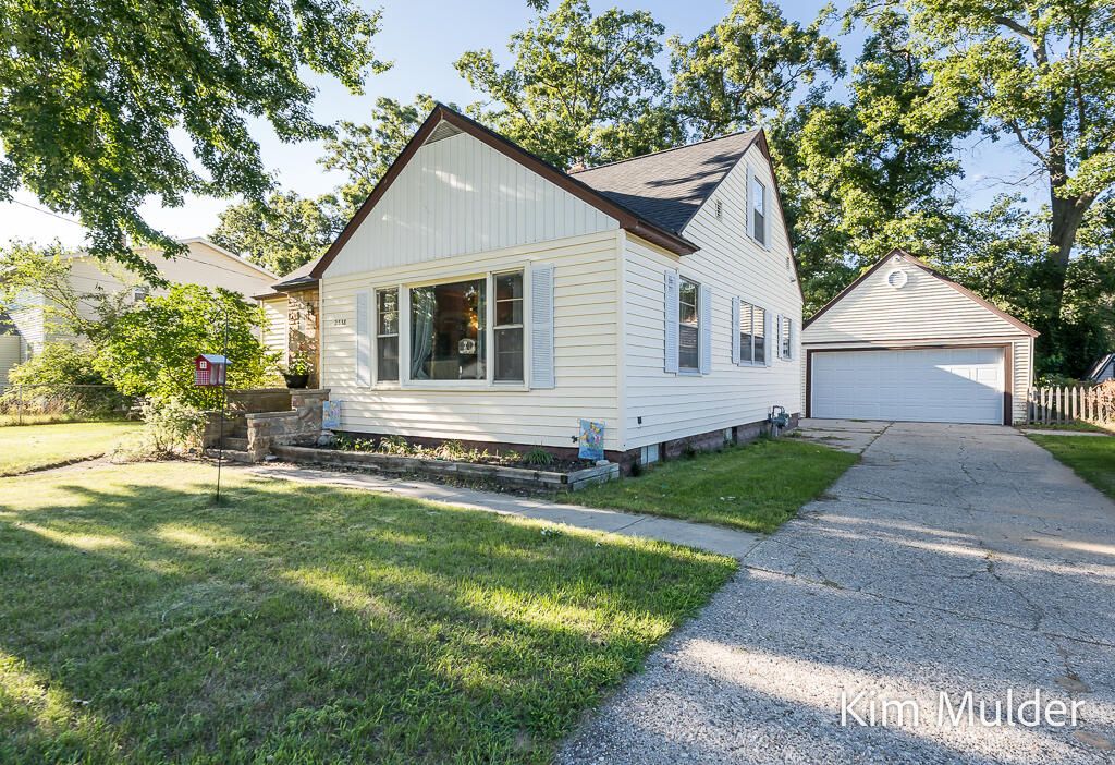 Photo of 2338 E Columbia Avenue, Muskegon, MI 49444 (MLS # 25044627)