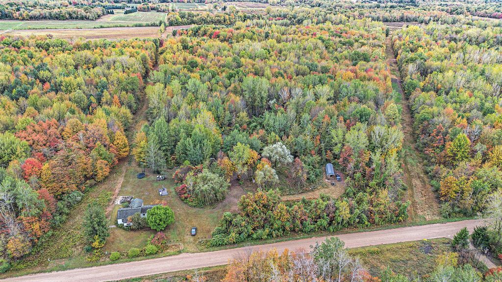 Photo of 5106 105th Avenue, South Haven, MI 49090 (MLS # 25051619)