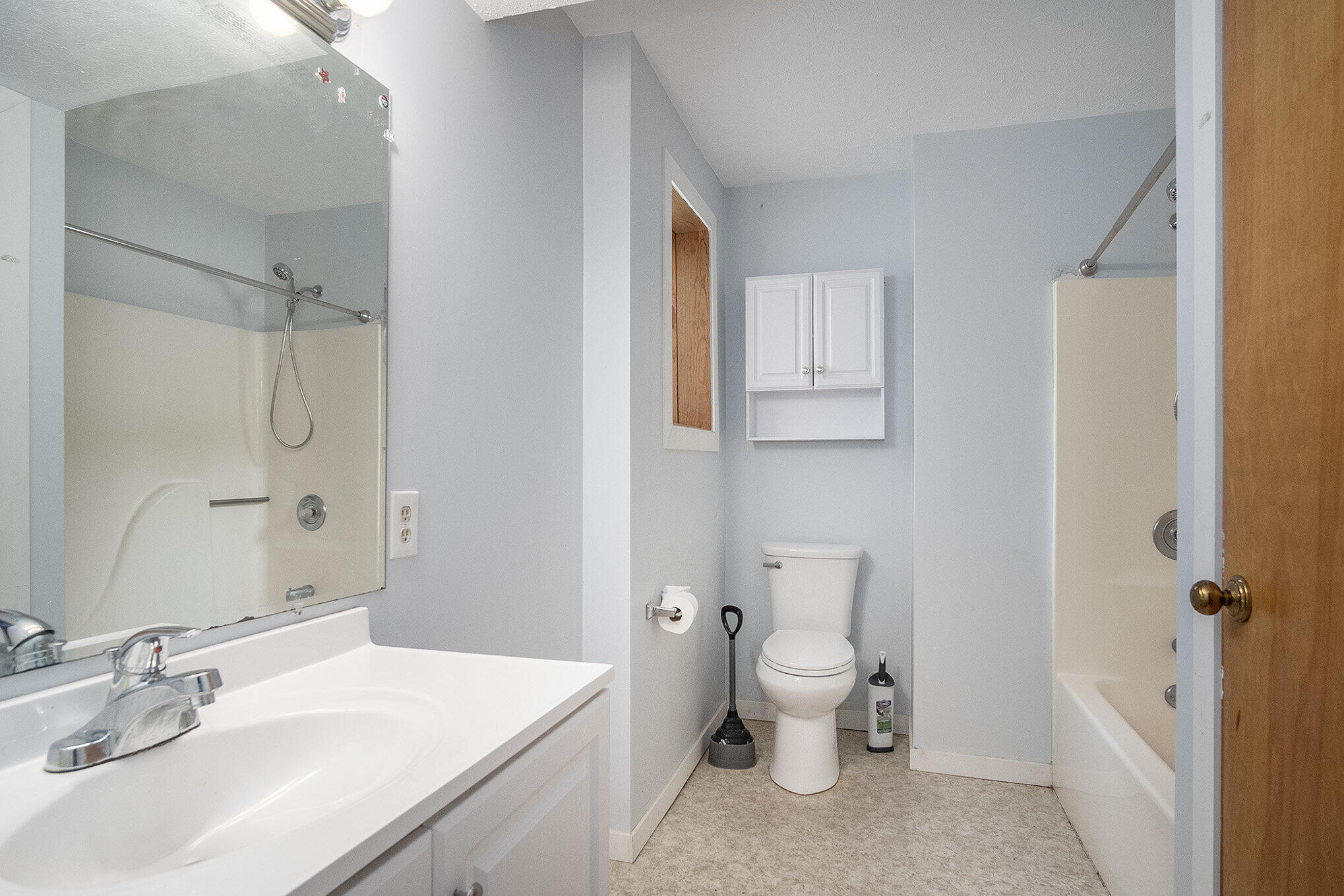 Kentwood, Michigan 49512, United States, 4 Bedrooms Bedrooms, ,3 BathroomsBathrooms,Residential,Active,206720