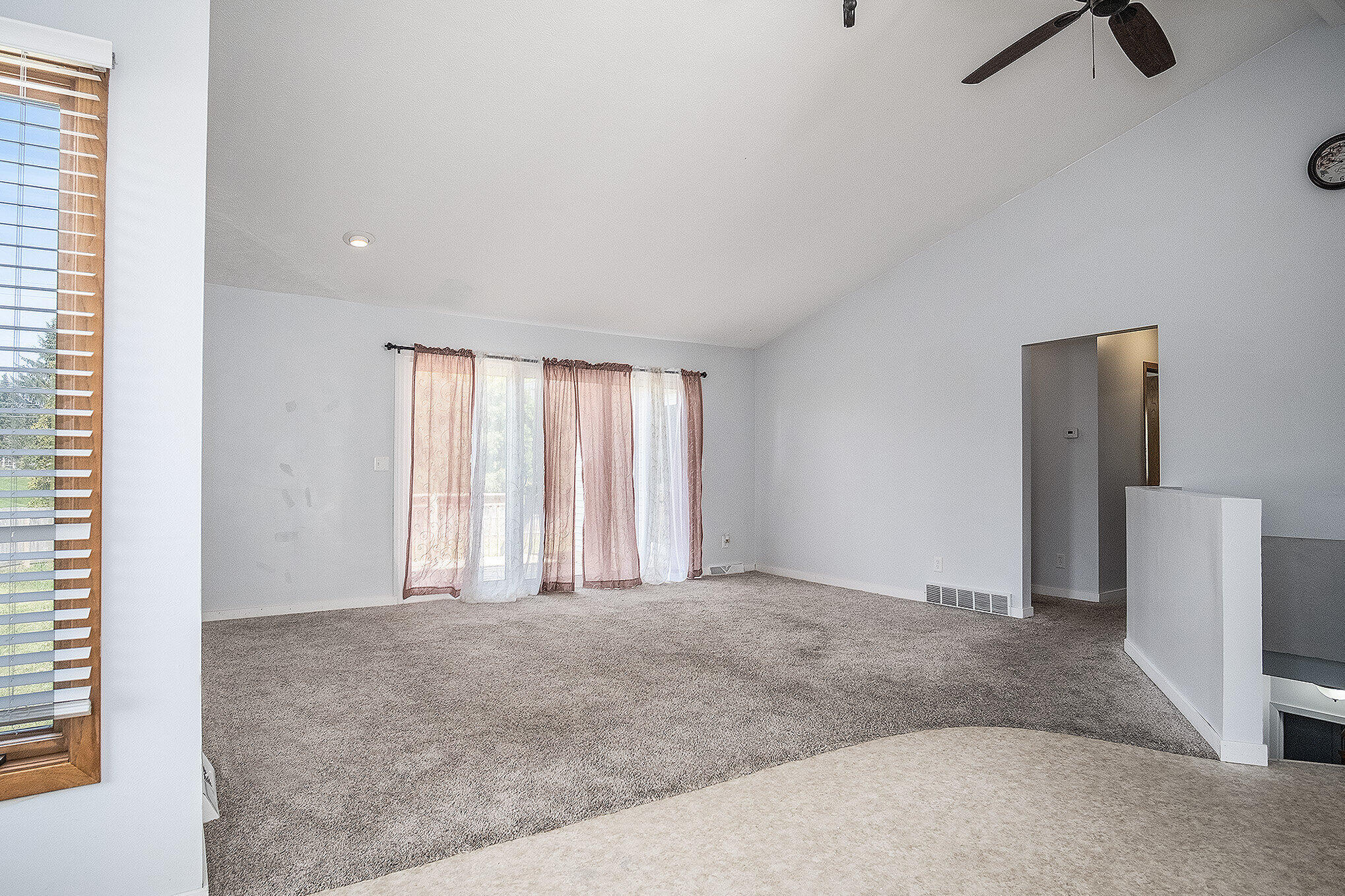 Kentwood, Michigan 49512, United States, 4 Bedrooms Bedrooms, ,3 BathroomsBathrooms,Residential,Active,206720