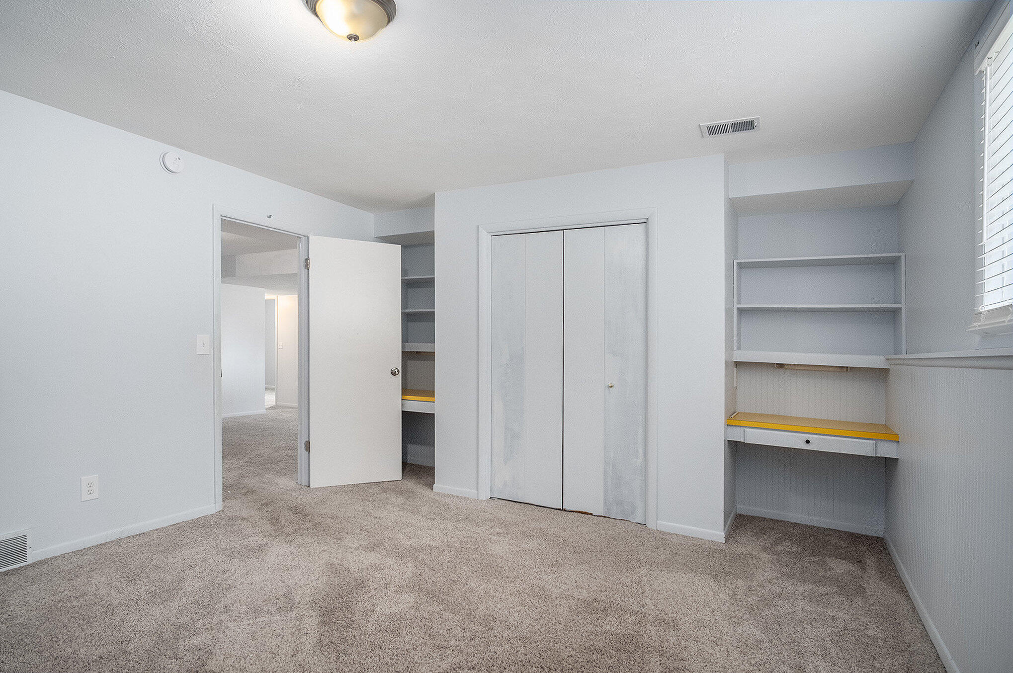 Kentwood, Michigan 49512, United States, 4 Bedrooms Bedrooms, ,3 BathroomsBathrooms,Residential,Active,206720