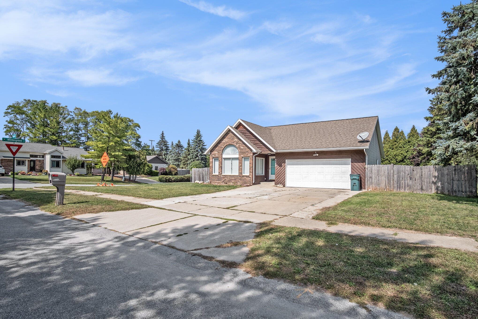 Kentwood, Michigan 49512, United States, 4 Bedrooms Bedrooms, ,3 BathroomsBathrooms,Residential,Active,206720