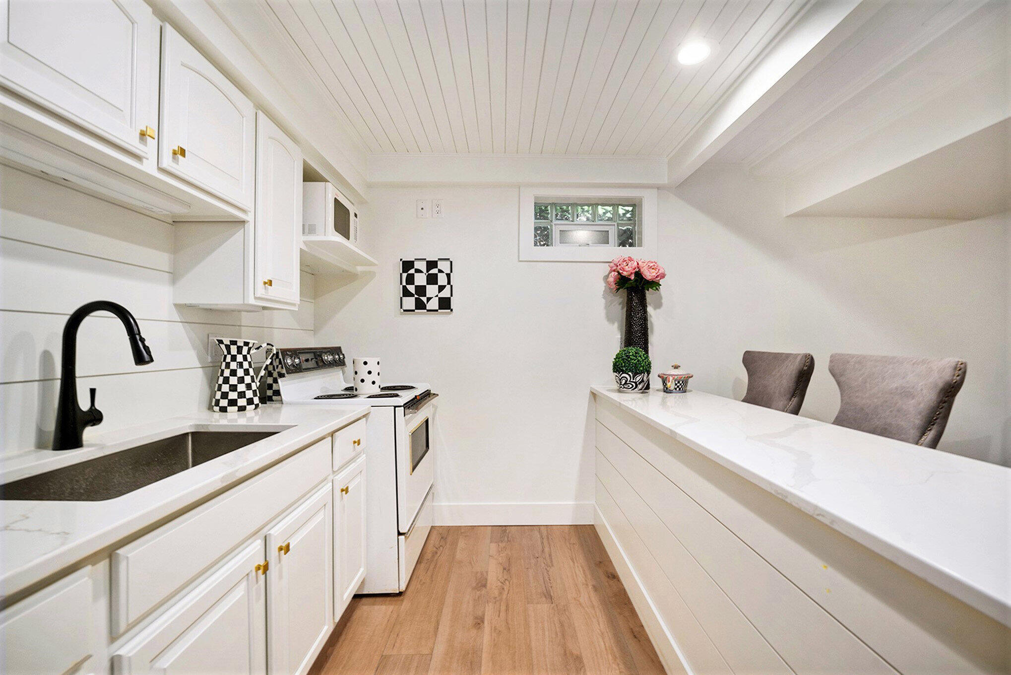 Augusta, Michigan 49012, United States, 4 Bedrooms Bedrooms, ,4 BathroomsBathrooms,Residential,Pending,141965