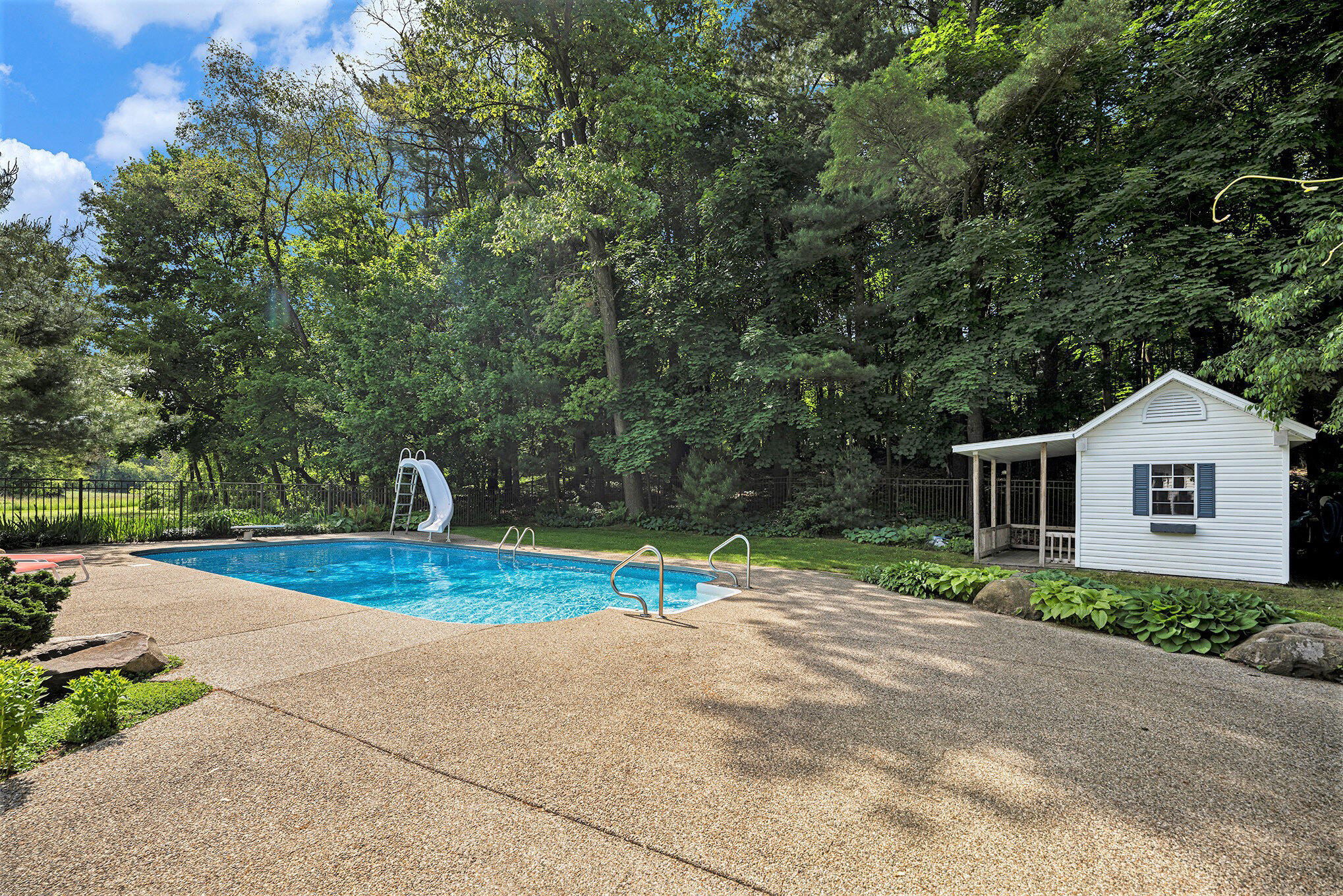 Augusta, Michigan 49012, United States, 4 Bedrooms Bedrooms, ,4 BathroomsBathrooms,Residential,Pending,141965