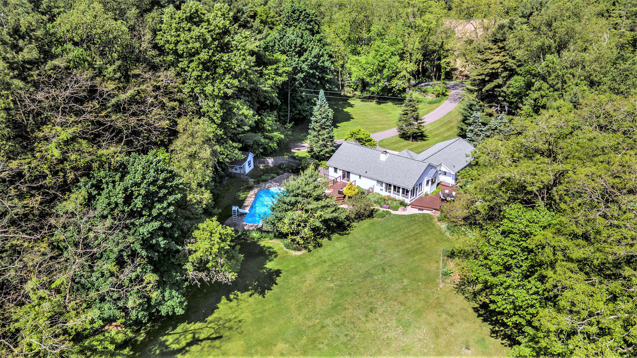 Augusta, Michigan 49012, United States, 4 Bedrooms Bedrooms, ,4 BathroomsBathrooms,Residential,Pending,141965